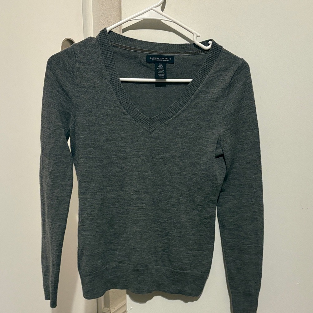 Banana Republic Charcoal V-Neck Pullover